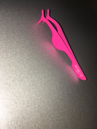 EYELASH APPLICATOR